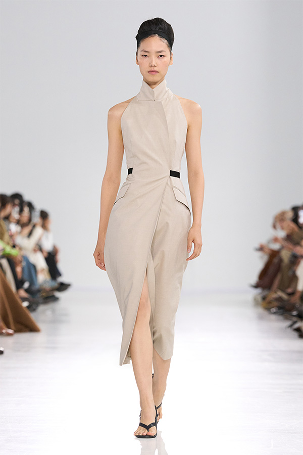 Max Mara Spring/Summer 2026 Fashion Show - Look with Sleeveless Trench Coat Dress 